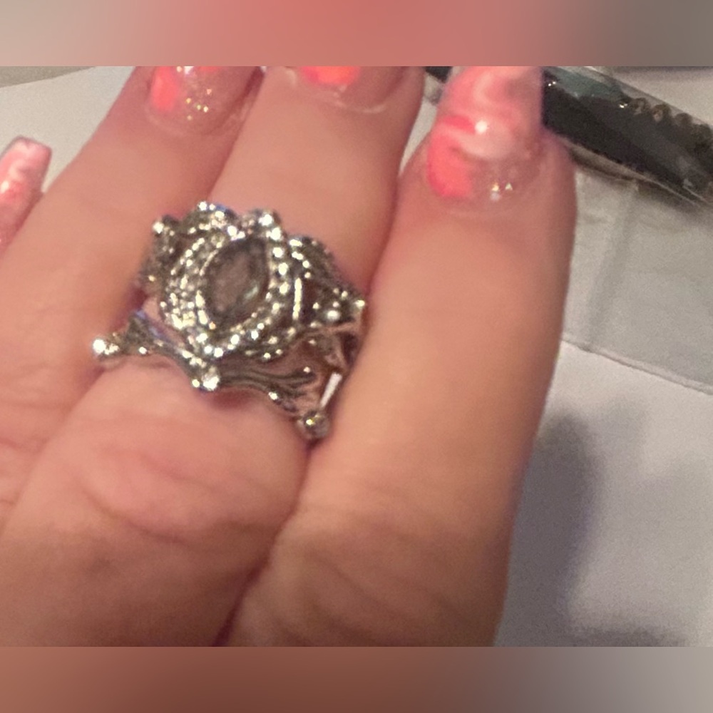 Elegant Silver Women's Ring Set Size 10 - Picture 4 of 4